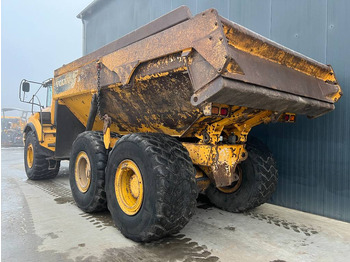 Knickgelenkter Dumper Volvo A30F: das Bild 4