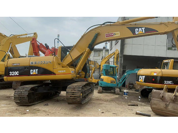 Kettenbagger CATERPILLAR 320C: das Bild 3