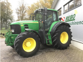 JOHN DEERE 7530 Traktor