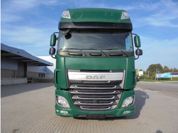 Sattelzugmaschine DAF XF 106.460 SUPER SPACE CAB: das Bild 4