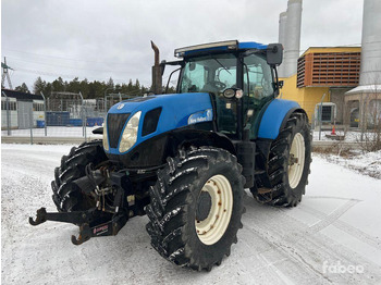 NEW HOLLAND T7000 Traktor