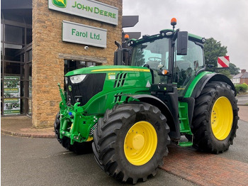 JOHN DEERE 6215R Traktor