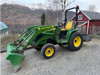 JOHN DEERE 3720 Traktor