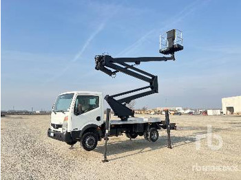 NISSAN LKW mit Arbeitsbühne