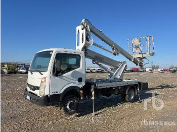 NISSAN LKW mit Arbeitsbühne