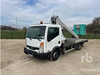 NISSAN LKW mit Arbeitsbühne