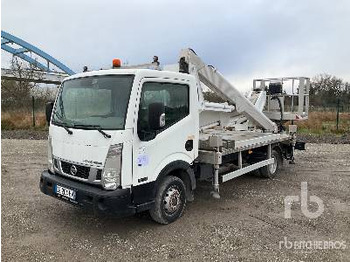 NISSAN LKW mit Arbeitsbühne