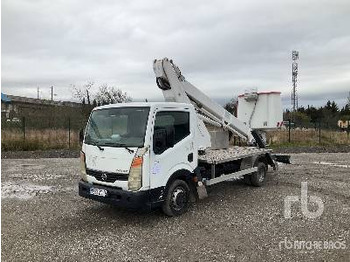 NISSAN LKW mit Arbeitsbühne