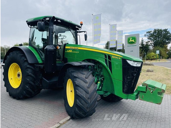 JOHN DEERE 8320R Traktor