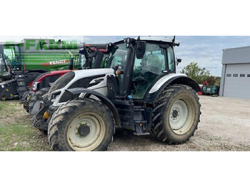 VALTRA T-series Traktor