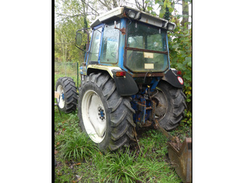 NEW HOLLAND Traktor