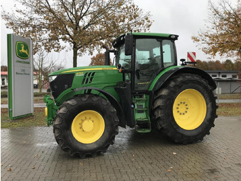 JOHN DEERE 6215R Traktor