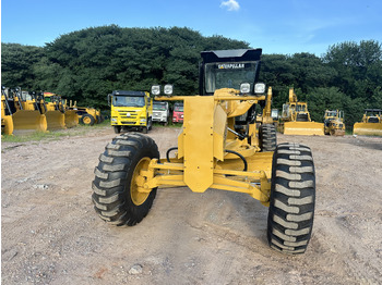 Grader CATERPILLAR 140K: das Bild 2