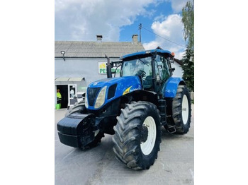 NEW HOLLAND T7000 Traktor