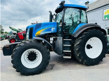 NEW HOLLAND T8000 Traktor