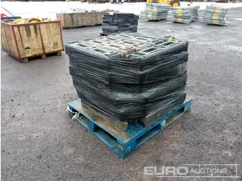 Baugeräte Pallet of Rubber Bases to suit Heras Fencing: das Bild 1