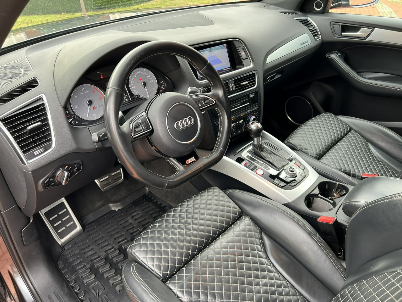 PKW Audi SQ5: das Bild 22