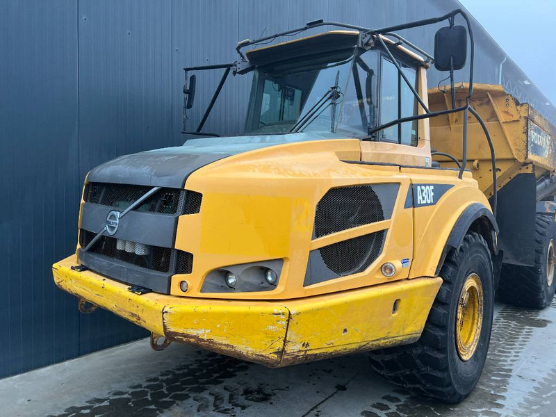 Knickgelenkter Dumper Volvo A30F: das Bild 11