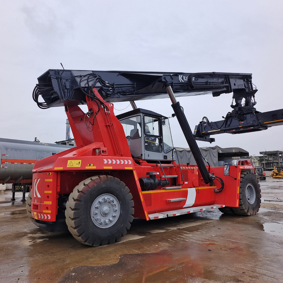 Reach stacker KALMAR DRF 450: das Bild 18