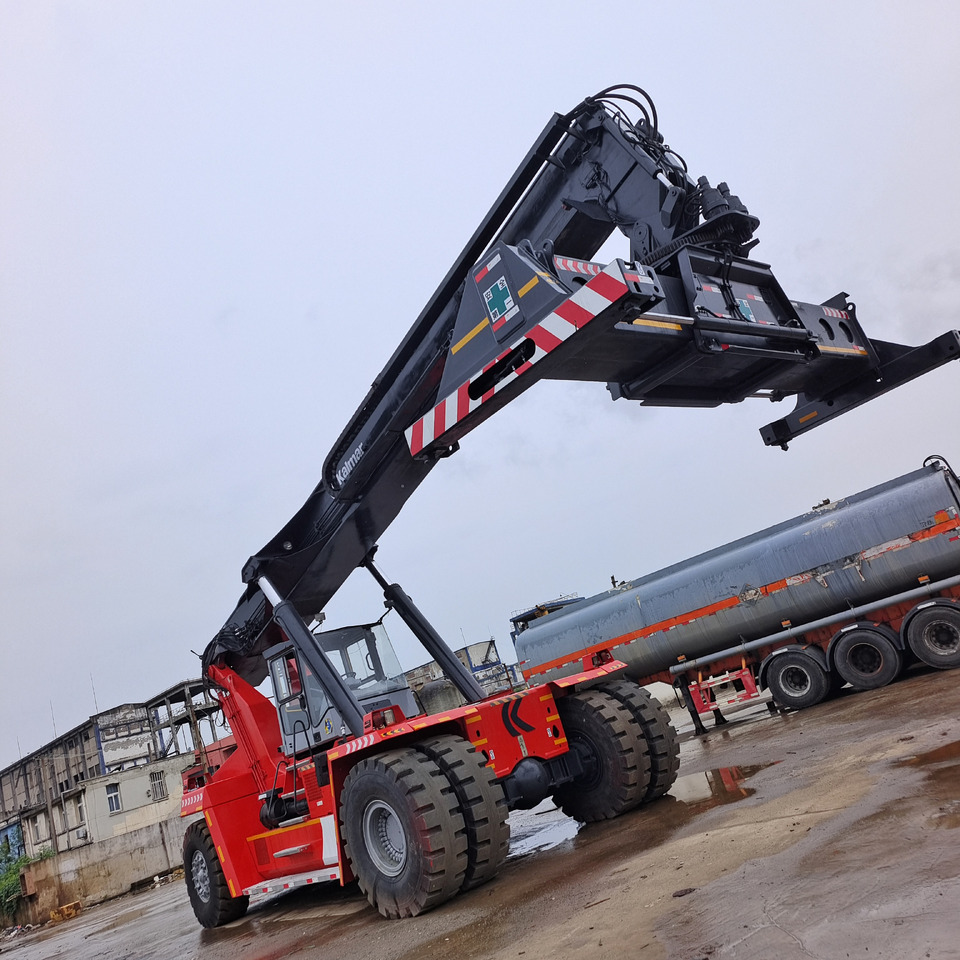 Reach stacker KALMAR DRF 450: das Bild 14