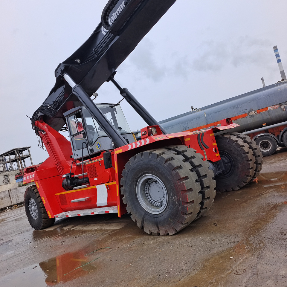 Reach stacker KALMAR DRF 450: das Bild 15