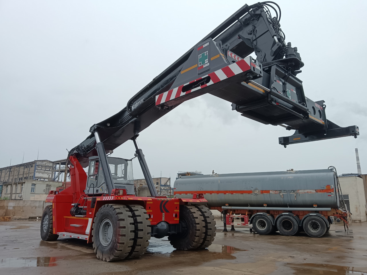 Reach stacker KALMAR DRF 450: das Bild 17