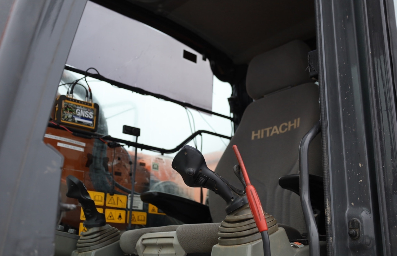 Kettenbagger Hitachi ZX225USLC-5B: das Bild 14