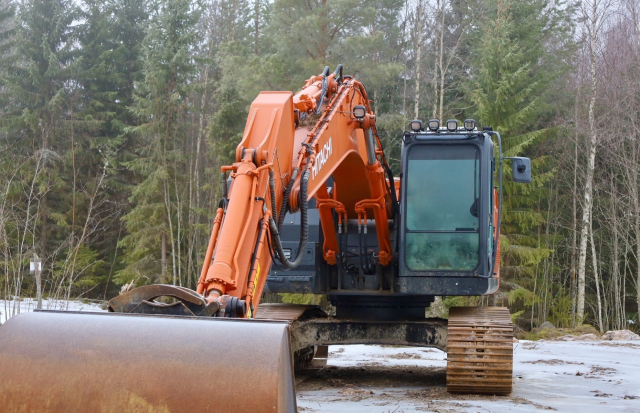 Kettenbagger Hitachi ZX225USLC-5B: das Bild 7