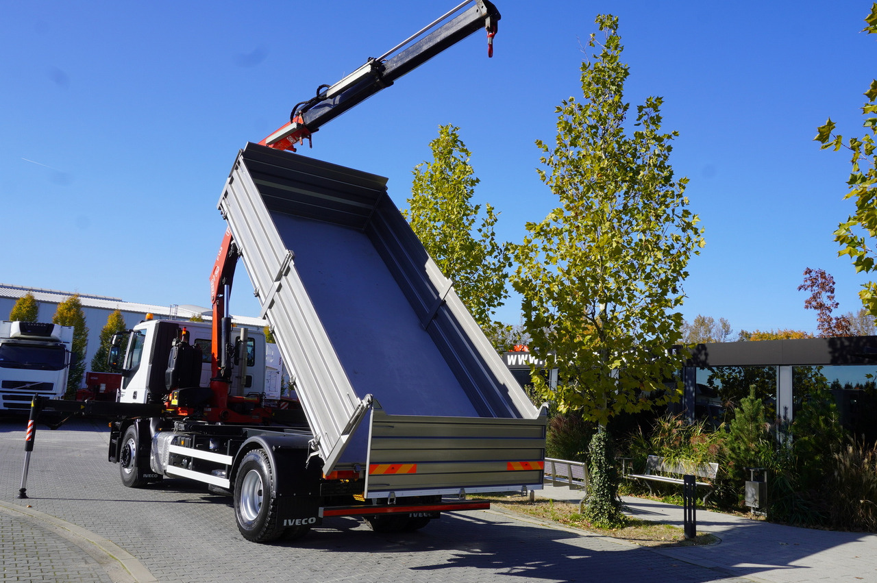 Mobilkran IVECO Stralis 310 E6 / NEW 3-sided tipper / Fassi F135 crane with remote control: das Bild 11