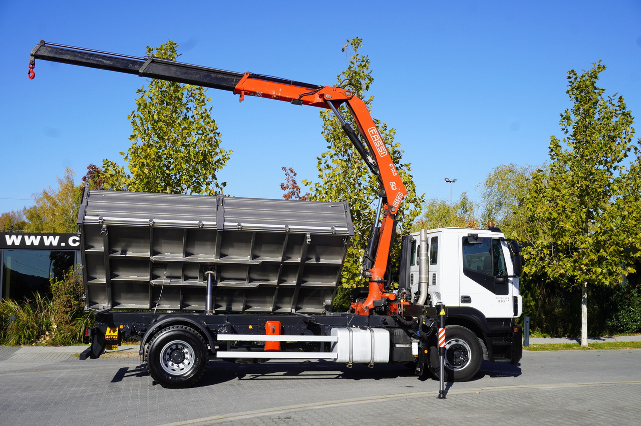 Mobilkran IVECO Stralis 310 E6 / NEW 3-sided tipper / Fassi F135 crane with remote control: das Bild 9