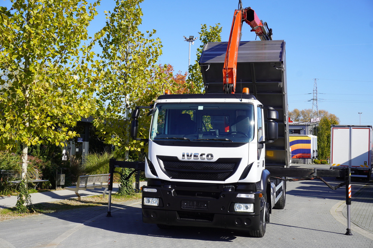 Mobilkran IVECO Stralis 310 E6 / NEW 3-sided tipper / Fassi F135 crane with remote control: das Bild 10