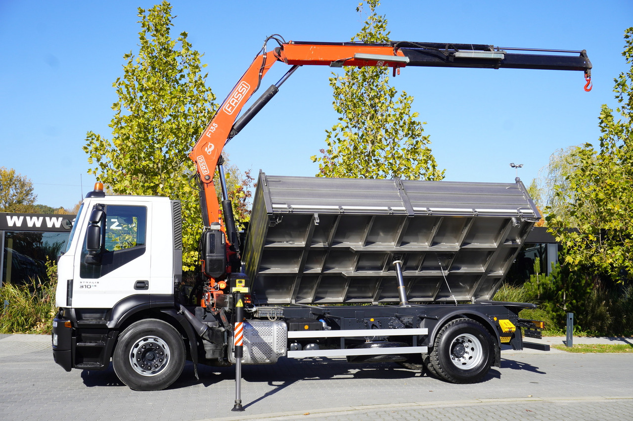 Mobilkran IVECO Stralis 310 E6 / NEW 3-sided tipper / Fassi F135 crane with remote control: das Bild 6