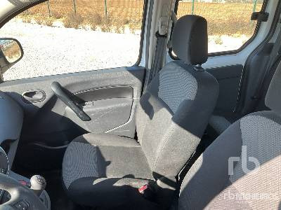 PKW RENAULT KANGOO COMBI: das Bild 10