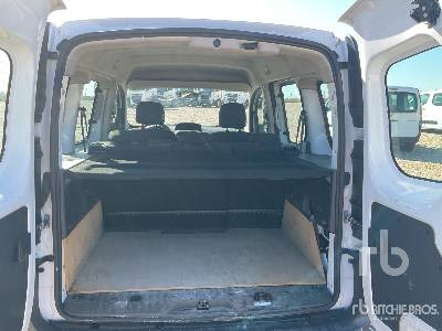 PKW RENAULT KANGOO COMBI: das Bild 17