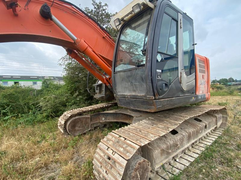 Kettenbagger Hitachi ZX225USLC-3: das Bild 9