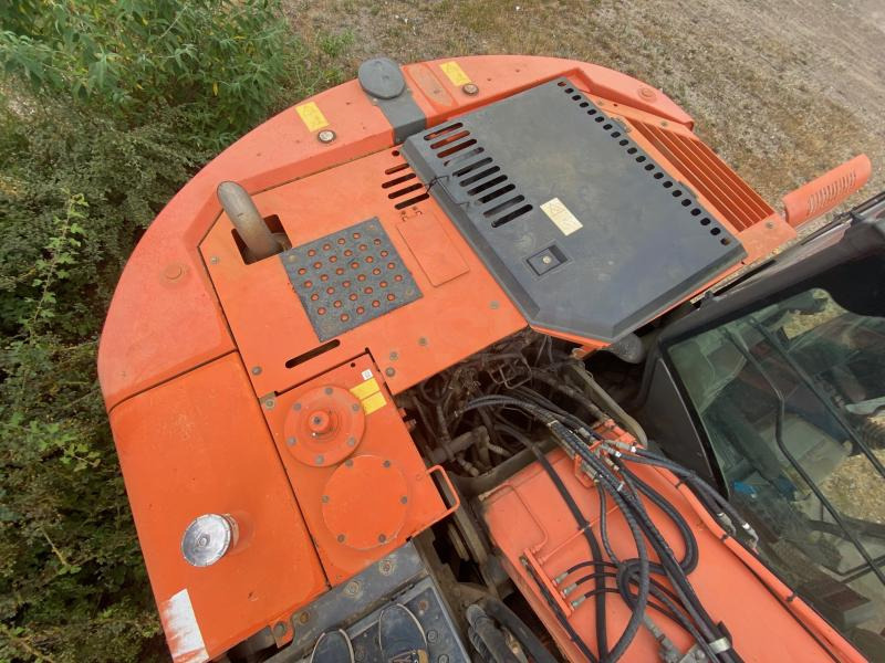 Kettenbagger Hitachi ZX225USLC-3: das Bild 15