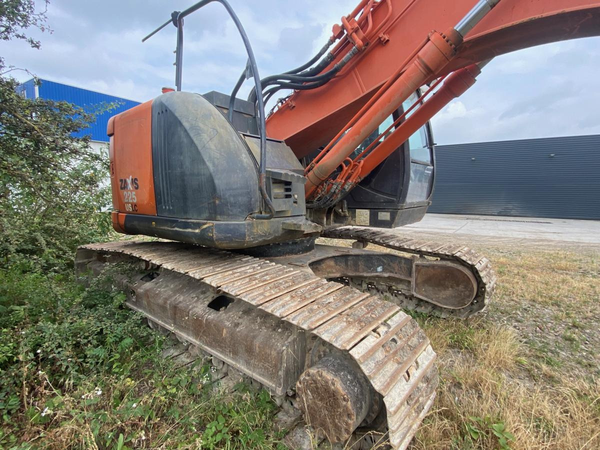 Kettenbagger Hitachi ZX225USLC-3: das Bild 6