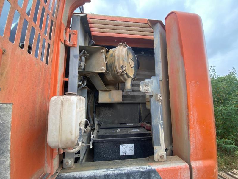 Kettenbagger Hitachi ZX225USLC-3: das Bild 17