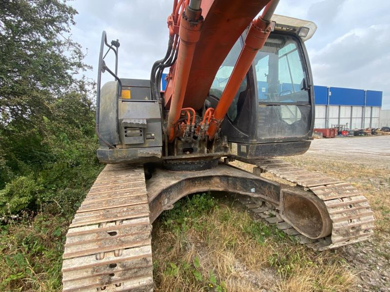 Kettenbagger Hitachi ZX225USLC-3: das Bild 7